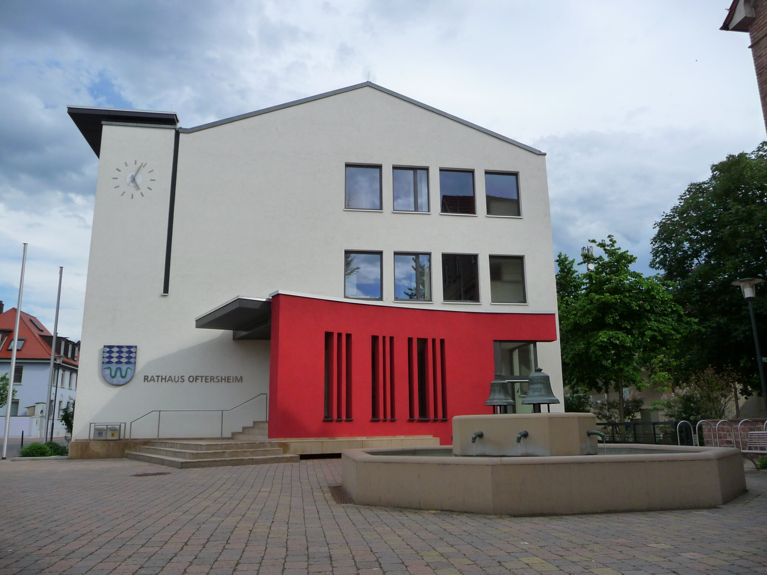 Oftersheim_Rathaus_Brunnen